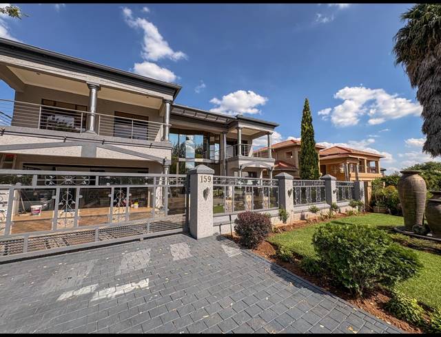 5 BEDROOM HOUSE FOR SALE IN HELDERWYK